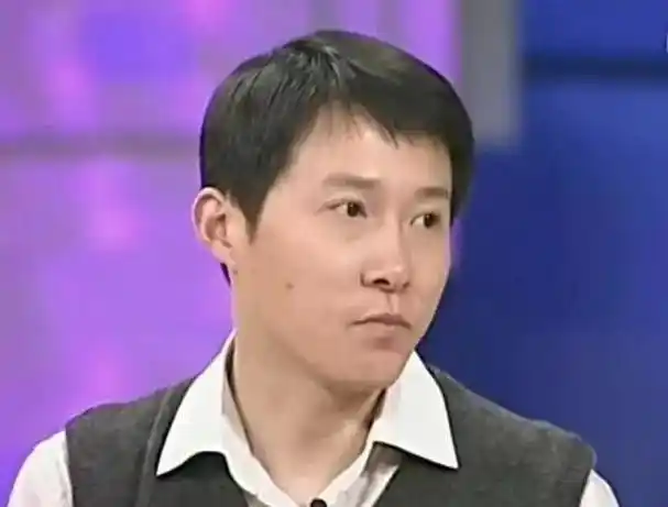 原创"千手观音"邰丽华2岁失聪,儿子健全老公宠爱,人美心善有好报