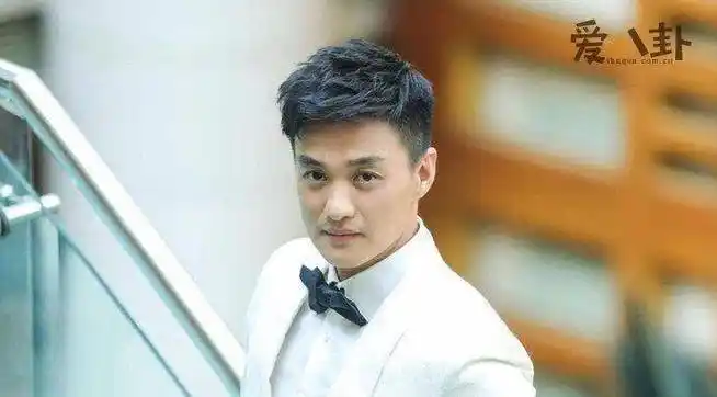 周一围奶茶事件起底 周一围有过几段婚姻前女友有谁呢