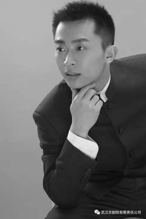 杨雪斌国家一级演员,工武生.师承:李光,梁斌,张铭荣,李洪宝,李金鹏等.