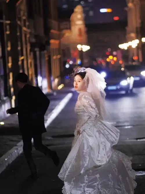 夜景婚纱照港式街头浪漫