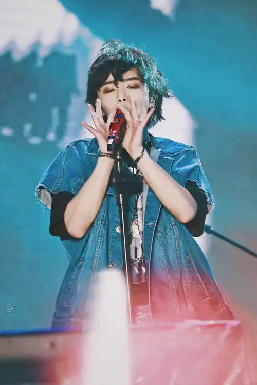 谁有华晨宇专用比心图啊啊?求图告急? - 知乎