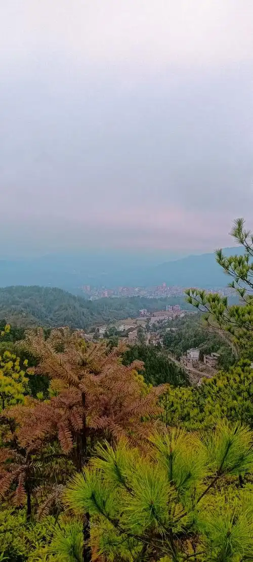 登上山顶看美景 ,均村的大山风景优美,猜猜这里哪里?猜到了 - 抖音