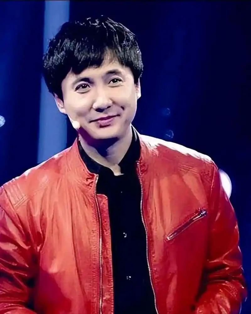 主持人鲁豫问演员沈腾,你拍第一个电影,票房就十五个亿,你分了多少啊.