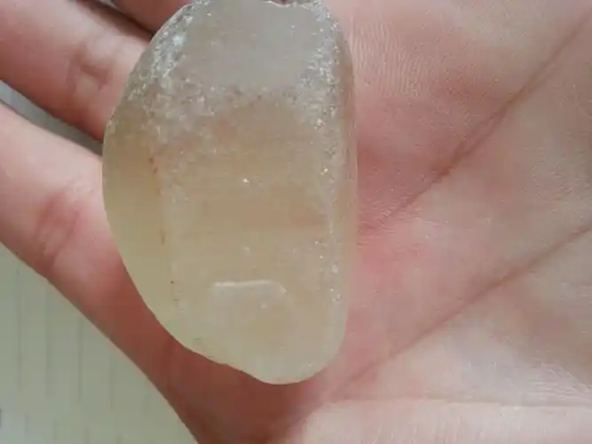 工地捡到一块透明石头求鉴定