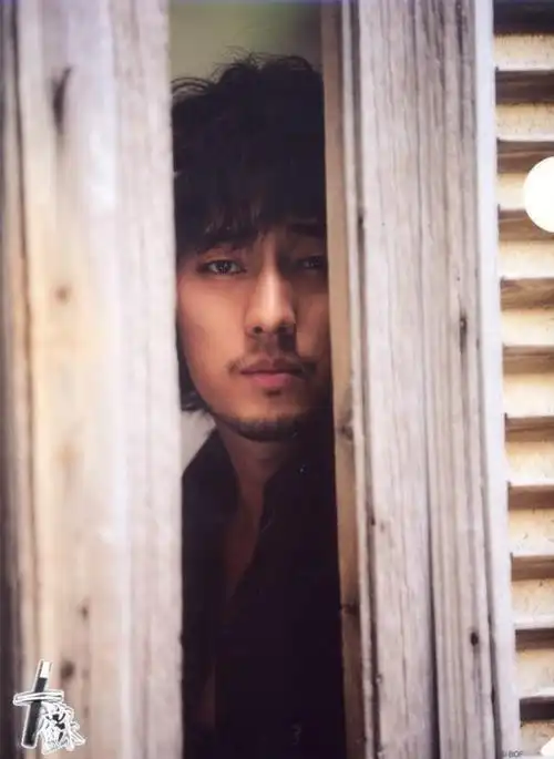 到《玻璃鞋》中的朴哲雄,再到《对不起,我爱你》中的车武赫,这个男人