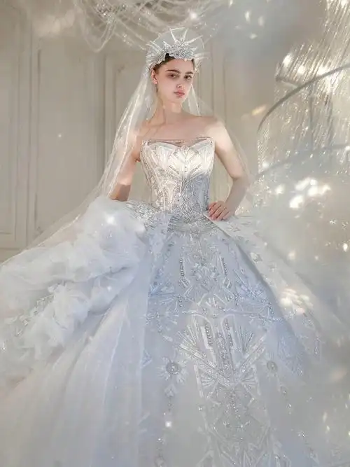 如恒星汇聚光芒的仙气婚纱包头婚纱礼服