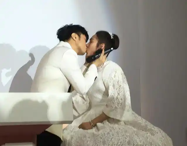 52岁怀孕生子地下情22年为了嫁偶像陈韵晴到底多能忍