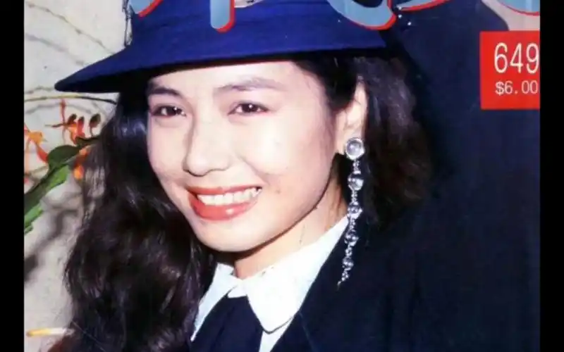 一头卷发的风情万种——钟楚红