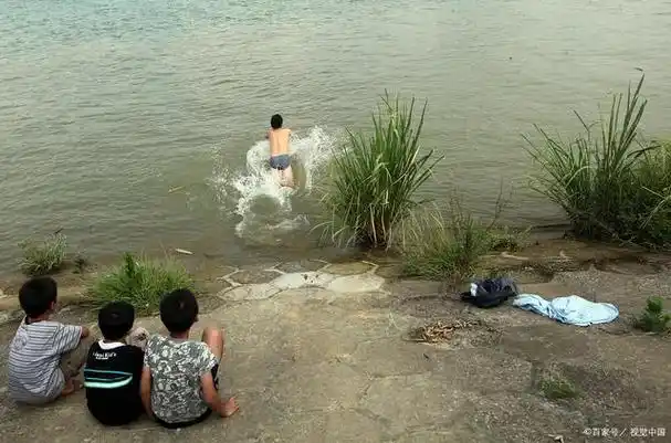 是到了夏天的时候,几乎所有的学校,都会向家长发送一些防溺水的通知