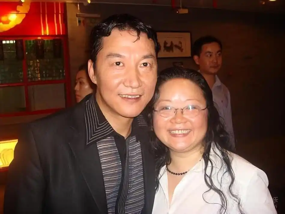 演员赵燕国彰走红后娶瑞典妻子如今恩爱25年生下混血女儿