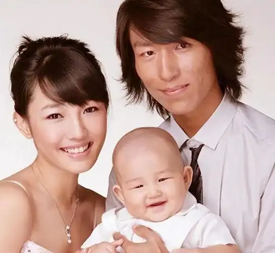 白百合33岁一指弹36岁二婚从被骂到全网好评她做对了什么