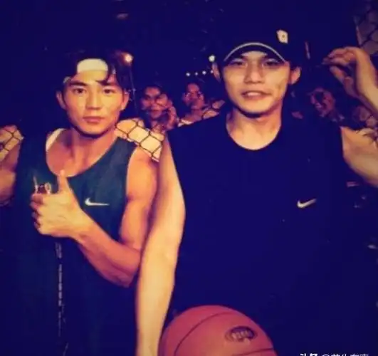 25年后再看周杰伦刘畊宏:真正的好兄弟,就是陪你一起傻乐一起疯