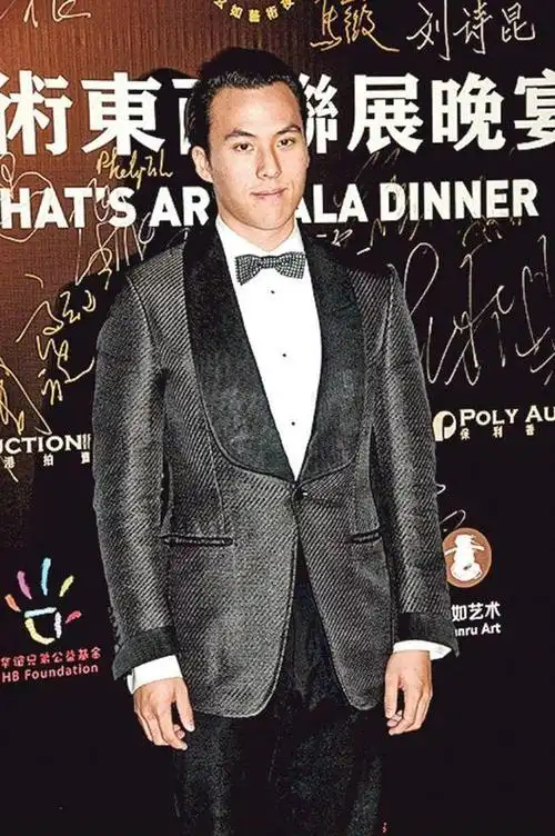 赌王儿子何猷启否认恋情:邓紫棋没追求我