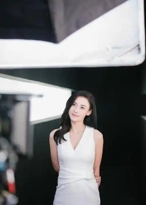 39岁小林青霞变真少女!