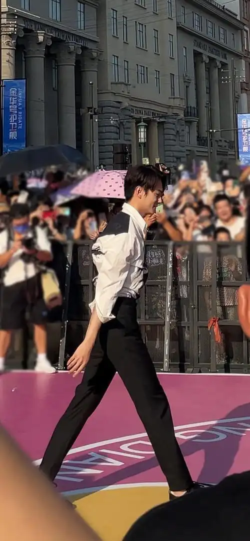 微博看到的,许凯这比例太好了吧