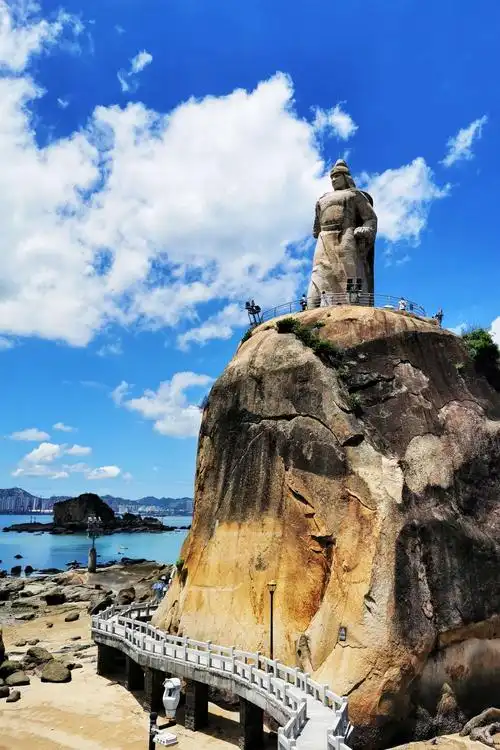 民族英雄郑成功雕像,挺拔刚劲,气势雄伟.