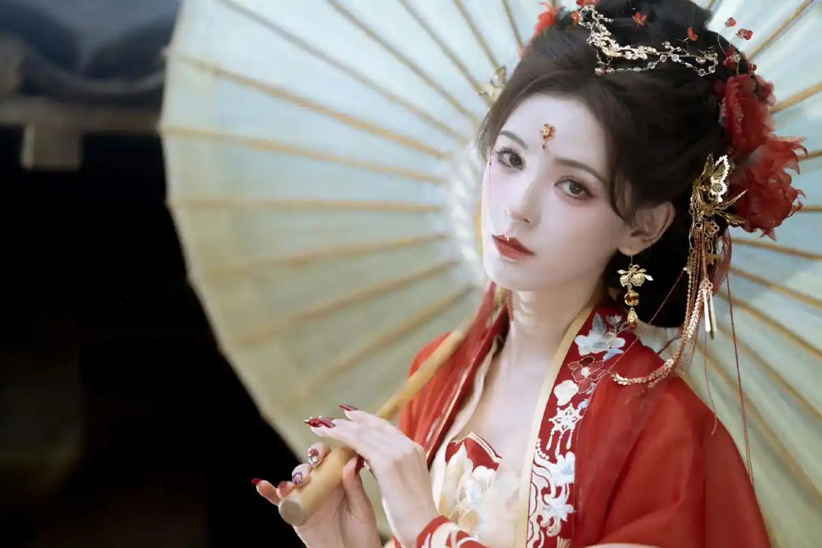 张予曦国风造型# 张予曦国风造型,古风真的很适合她呀,真的太漂亮啦