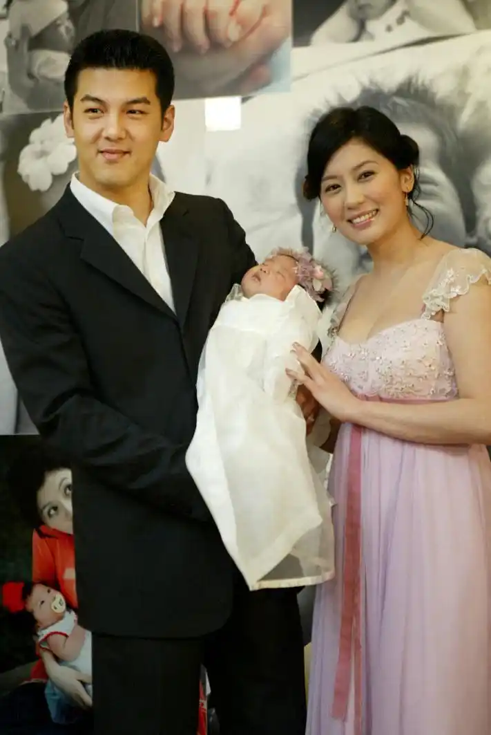 一路大吵大闹的婚姻,孙志浩2年后被爆与林若亚交往,终於在3日结婚;而