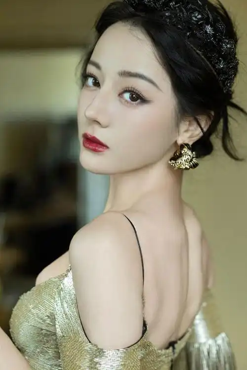 迪丽热巴大尺度写真震撼来袭,大饱眼福哦|脸型|侧颜_网易订阅