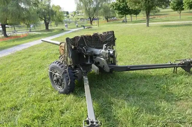 从火炮本身来看,笔者怀疑这是一门美制m1式57毫米反坦克炮.