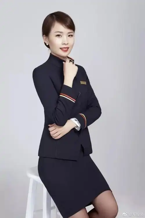 国内航空服赏析中国深圳航空空姐黑色优雅大气