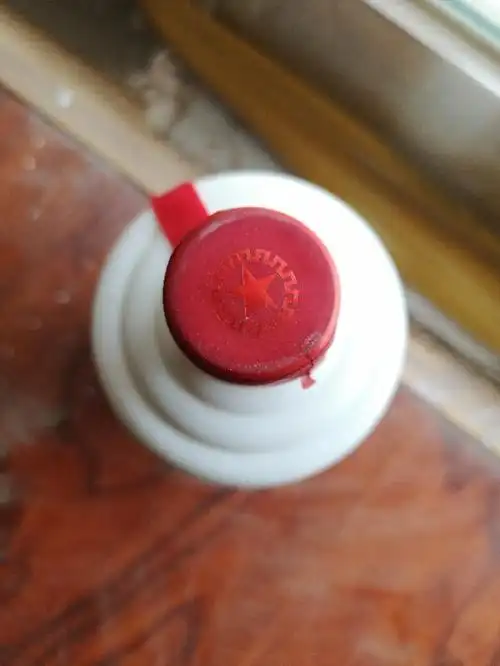 很多人不懂辨别新款真假茅台,今天我们就说一说假茅台特征