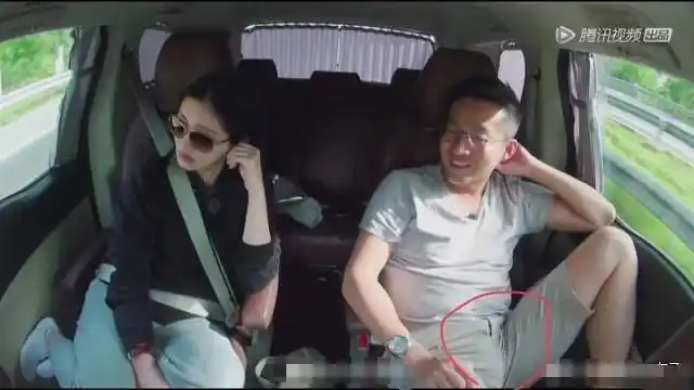 汪小菲在生活中非常宠爱大s,不仅家务活揽在身上,甚至上厕所都要像大s