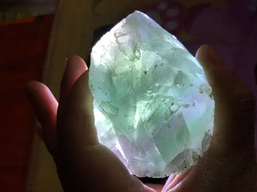 钻石原石绿色彩光?有老师看吧