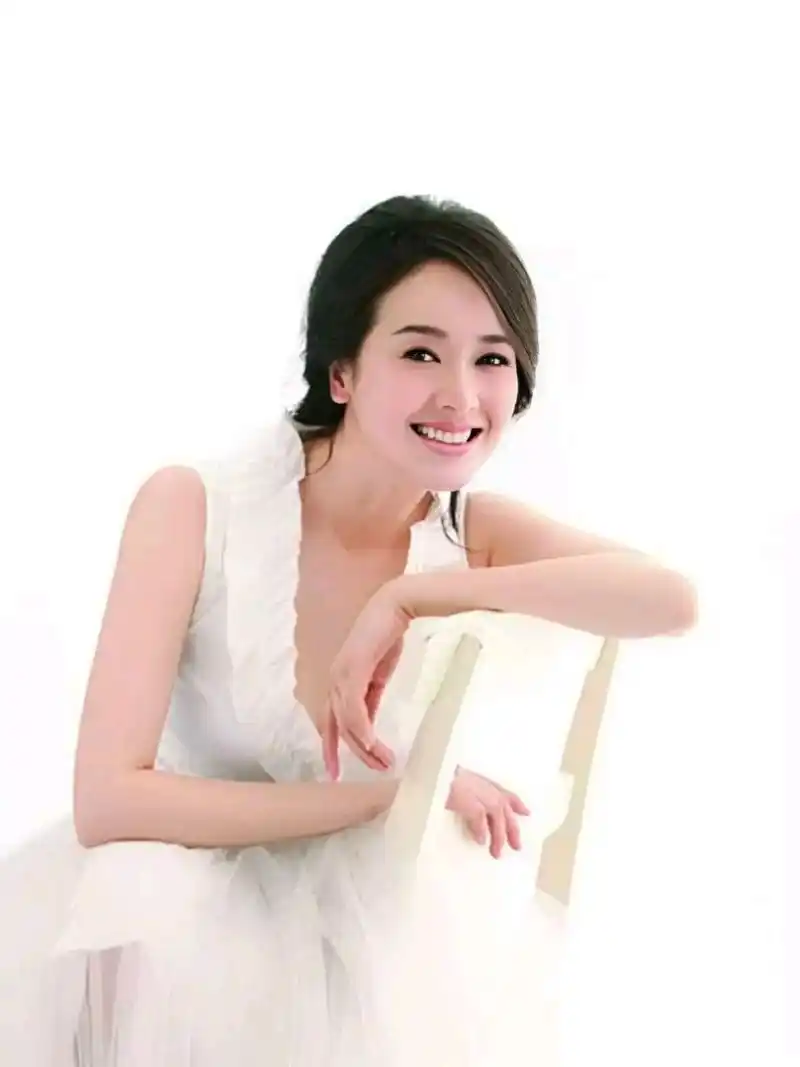 左小青,1977年6月25日出生于湖南省长沙市,毕业于北京电影学院,中国