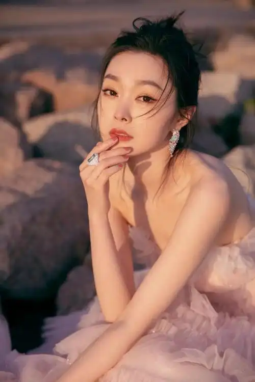 白敬亭宋轶"公开恋情"!终于瞒不住了?|郭麒麟|倪妮|胡歌|cp_网易订阅