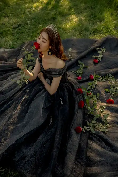 任磊的婚纱摄影作品《黑色礼服》