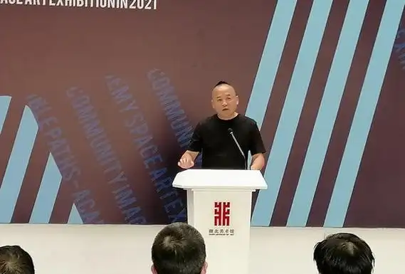 参展艺术家代表任剑致辞湖北美术馆艺术总监傅中望宣布展览开幕孙晓枫