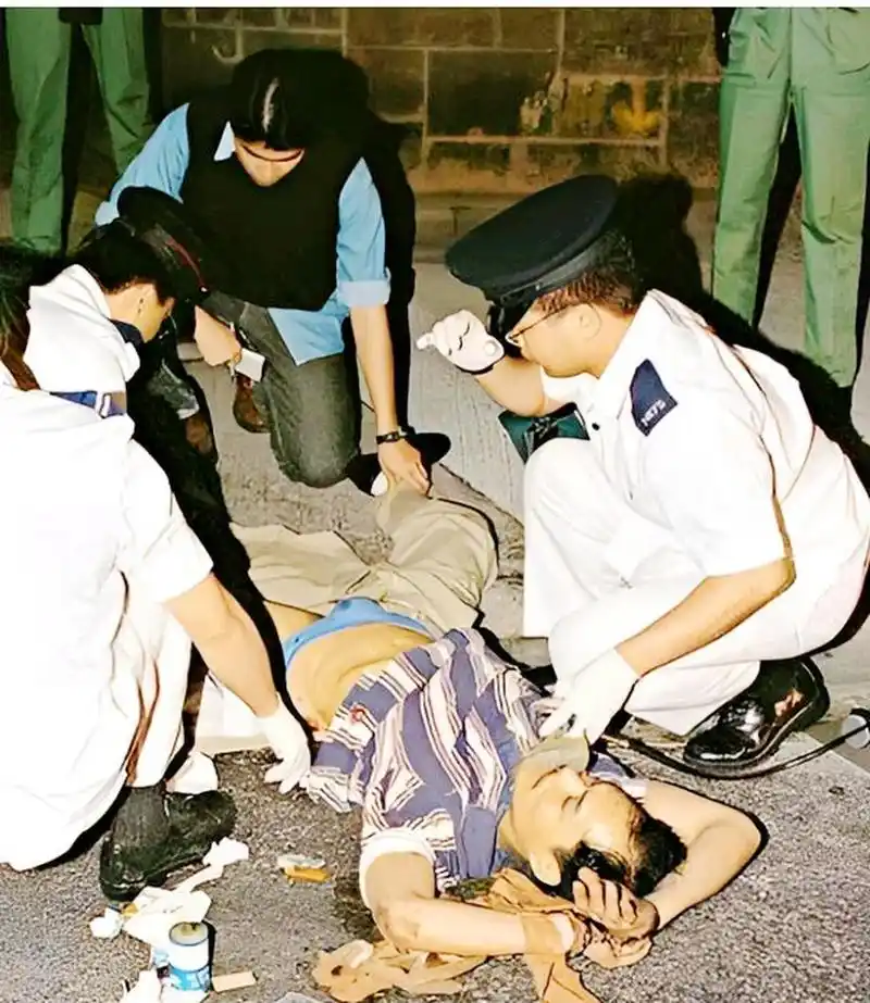 香港"盗贼之王"叶继欢近年因病住院后,瘫软在病床上.