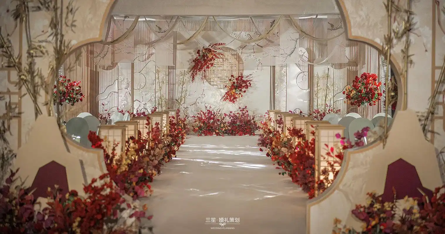 新中国风婚礼.古朴大方的东方韵味,视觉色调,搭配红色的花艺, - 抖音