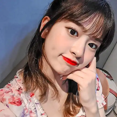 美女的眼睛真的超好看的