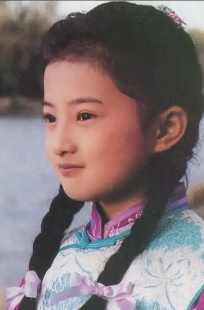 金铭小时候的好看是符合成年人比例的好看