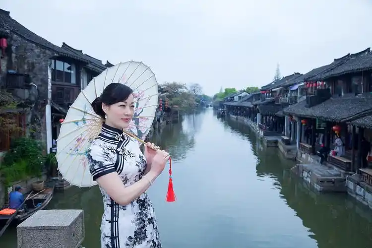 水墨江南,旗袍女子的情结!