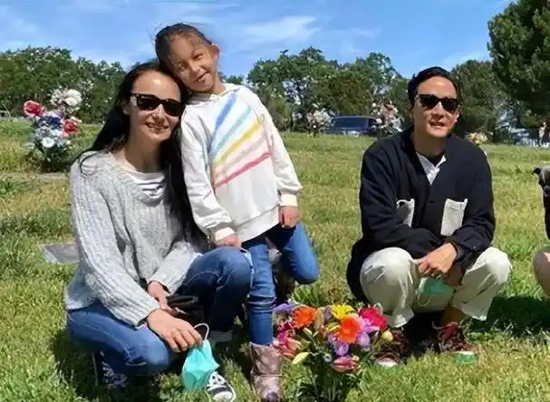 吴彦祖一家三口同框老婆44岁老态真实女儿没遗传他盛世容颜