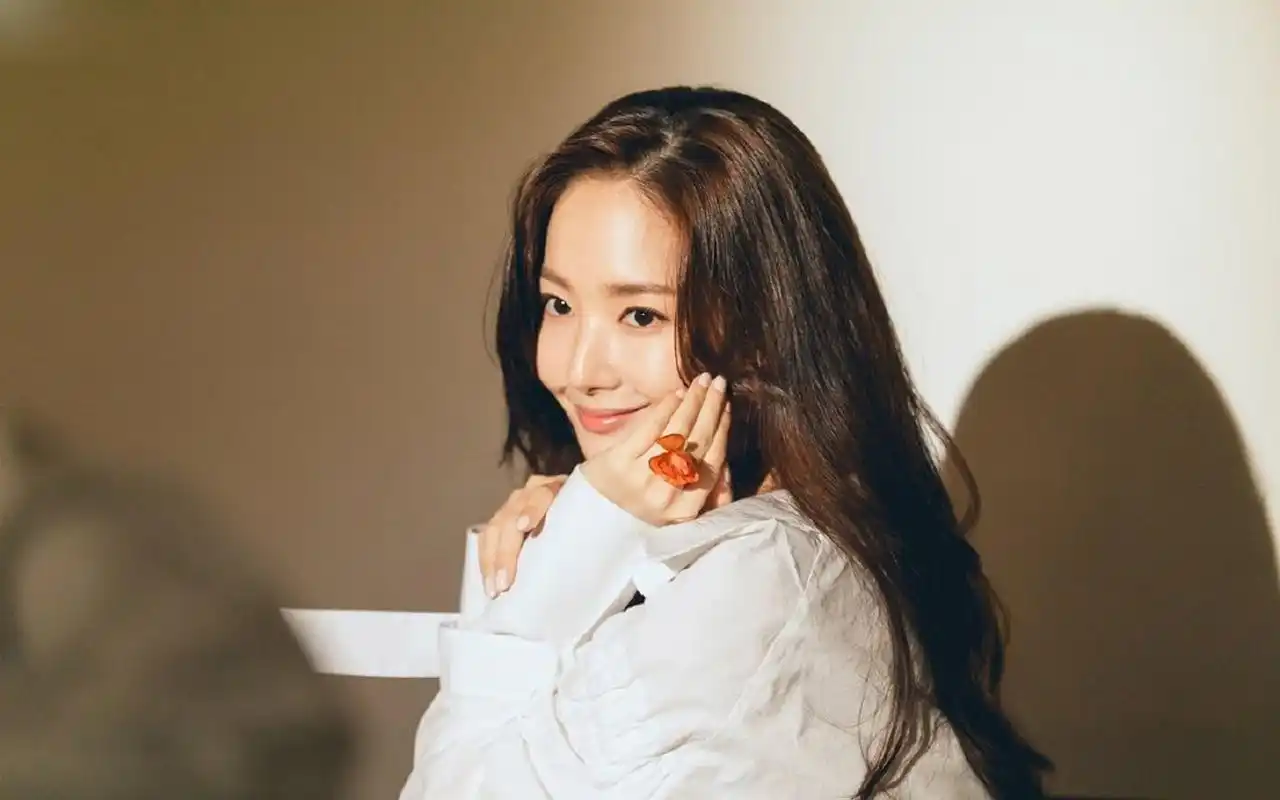 朴敏英优雅迷人写真图片桌面壁纸