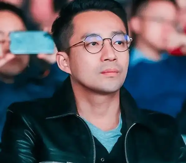 汪小菲晒4000w账单,大s家电费他都包,称具俊晔窝囊废床垫都不换_支出