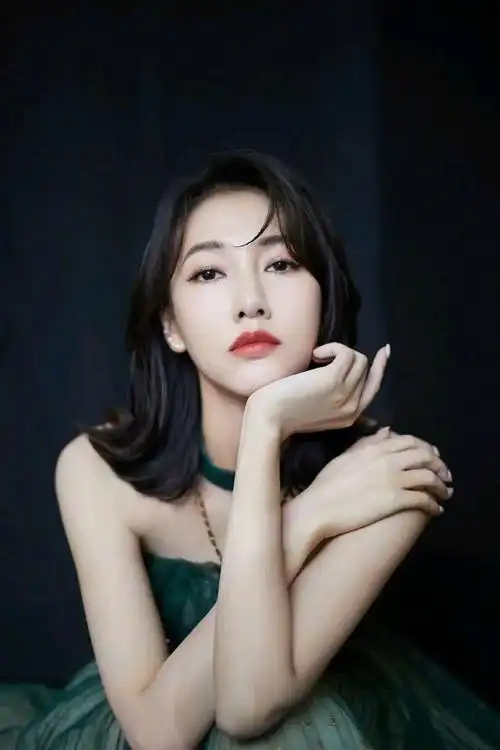 弦子美丽清纯风采照人高清壁纸