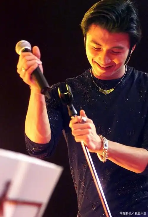 一首《活着viva》红了谢霆锋!