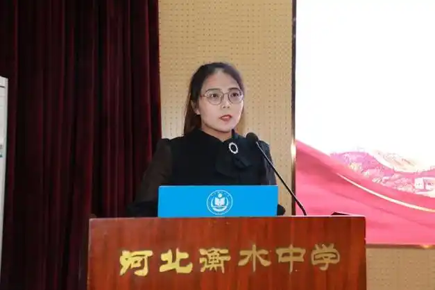 仪式上,科创中心教研室李聪作为教师代表发言,她从社团规划,社团组织