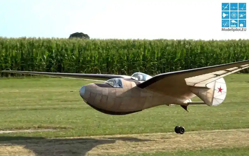 巨大bp-3飞翼滑翔机在markus frey airshow上的飞行与采访 | beljajew