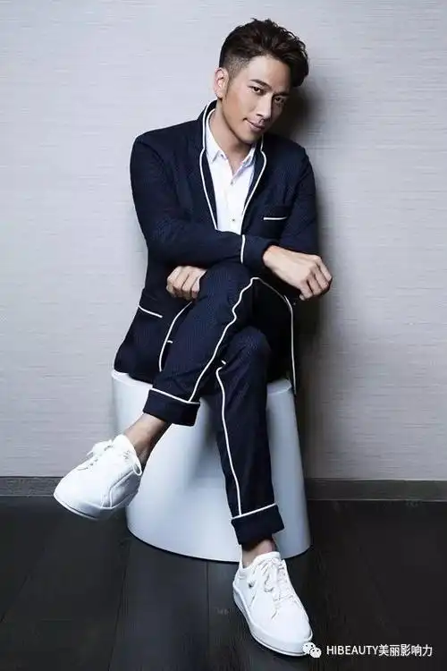 名人名流吴卓羲挑战赛车手角色