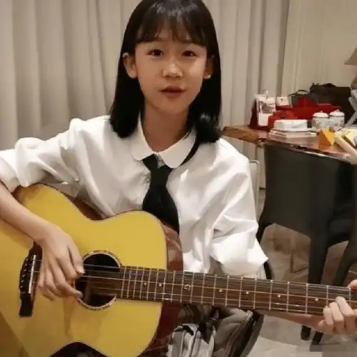 陆毅大女儿近照曝光调皮妹妹超抢镜12岁贝儿越来越像爸爸