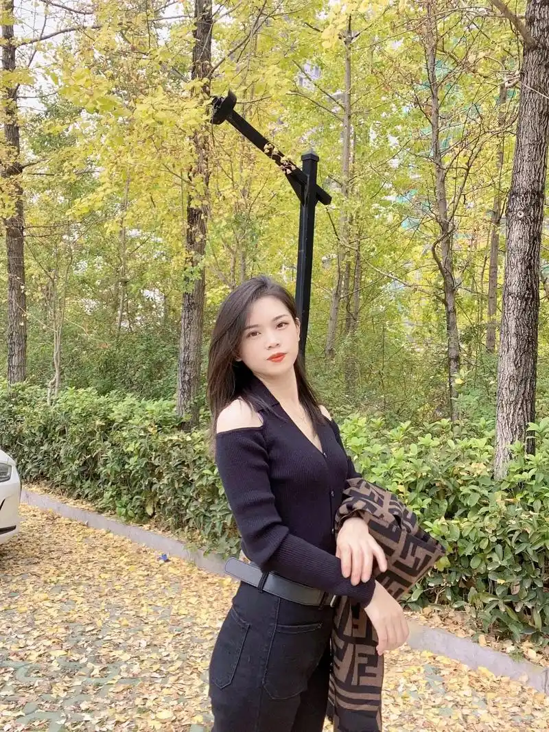 以前觉得女人开车很潇洒,所以24岁,给自己买了一辆车,当28 - 抖音