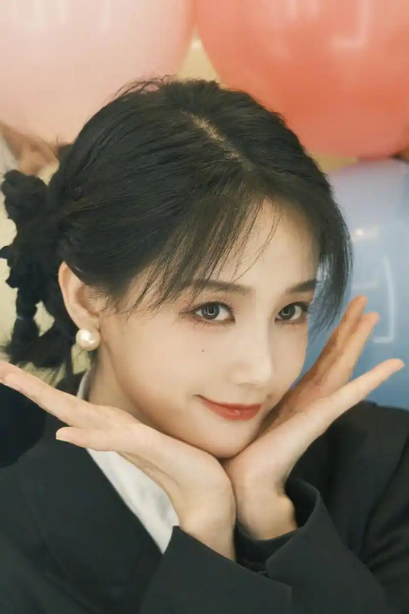 李一桐晒对镜自拍第n弹##李一桐对镜自拍四宫格#好可爱好可爱好可爱!