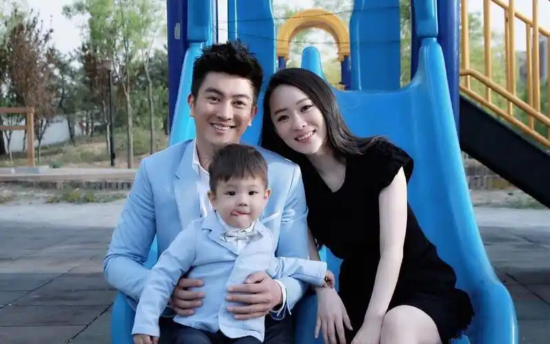 盘点霍思燕和杜江出席活动的礼服秀,嗯哼客串,彩蛋是18岁霍.