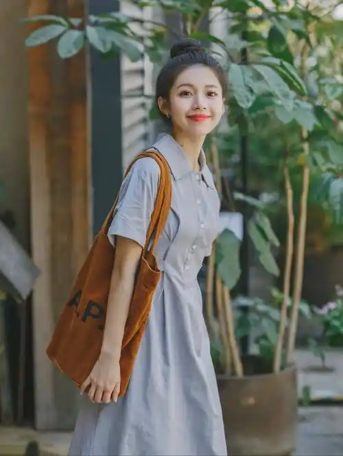 俏皮减龄装:小姐姐高扎丸子头,带着甜美的笑容,美如初恋女友!